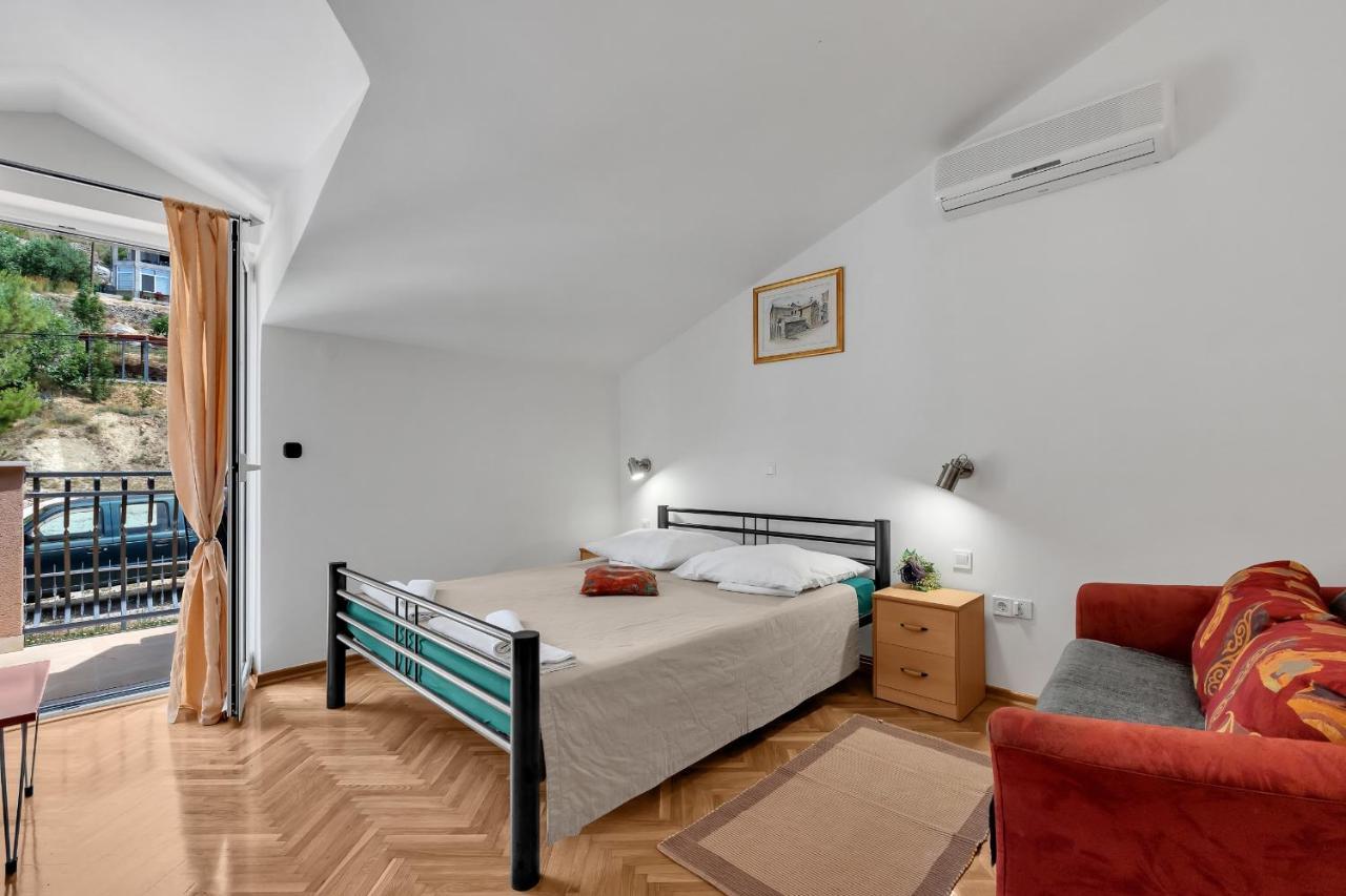 Apartments And Rooms With Parking Space Duce, Omis - 10303 Exterior photo