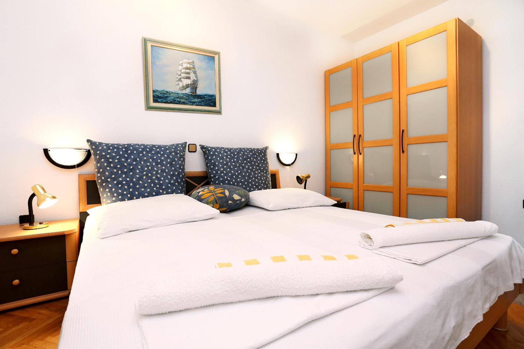 Apartments And Rooms With Parking Space Duce, Omis - 10303 Room photo